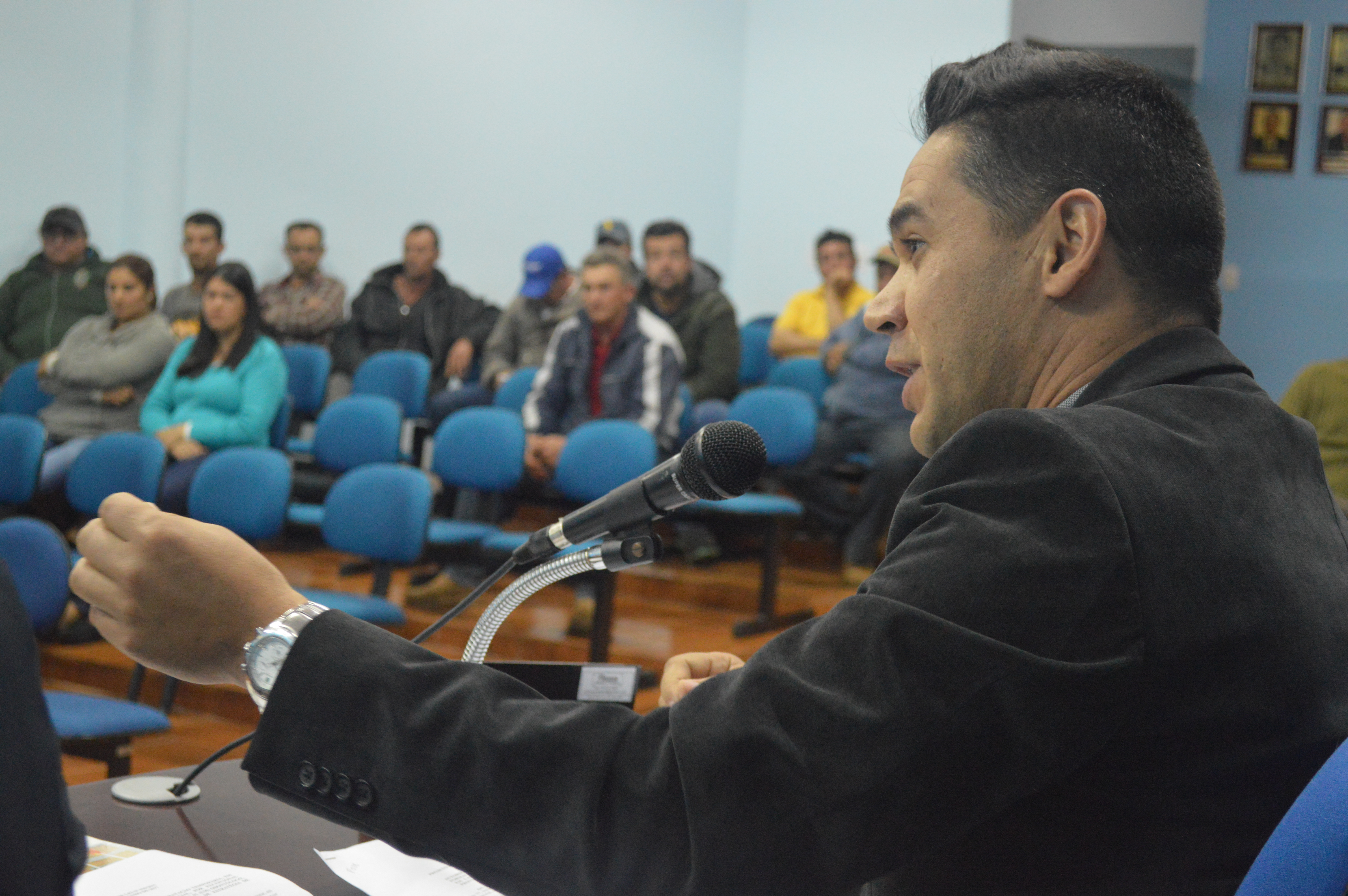 Na tarde desta quinta-feira dia 22 de junho, O Presidente Adilson César Fontana juntamente com os demais parlamentares, estiveram reunidos em Sessão Ordinária no Plenário Claudir Ireno Rufato, onde analisaram e aprovaram os seguintes: