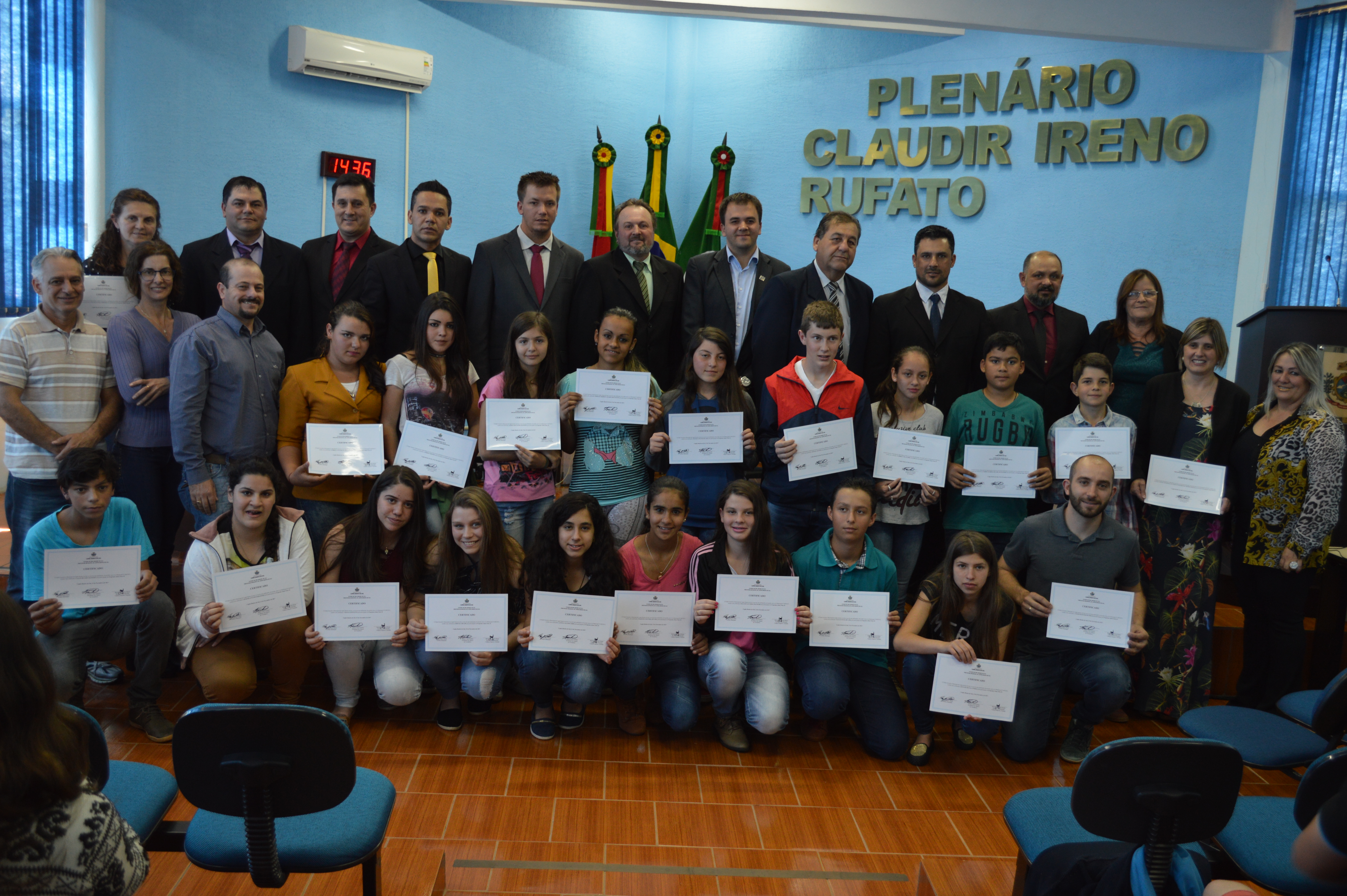 Sessão Solene de entrega de certificados  aos alunos do Programa  “Aluno Nota 10”